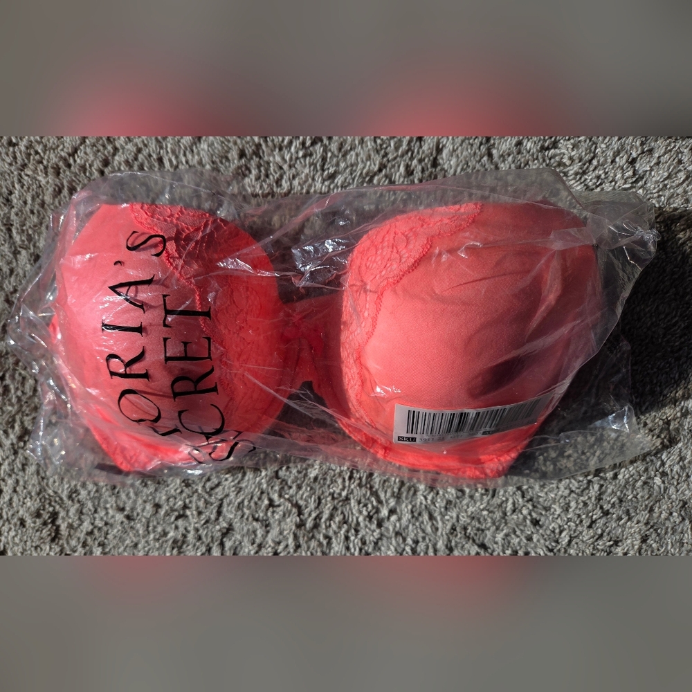 New Victoria's Secret Vibrant Pink Coral Bra With Lace Design